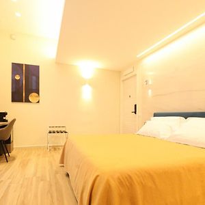 Camera con letto king size
